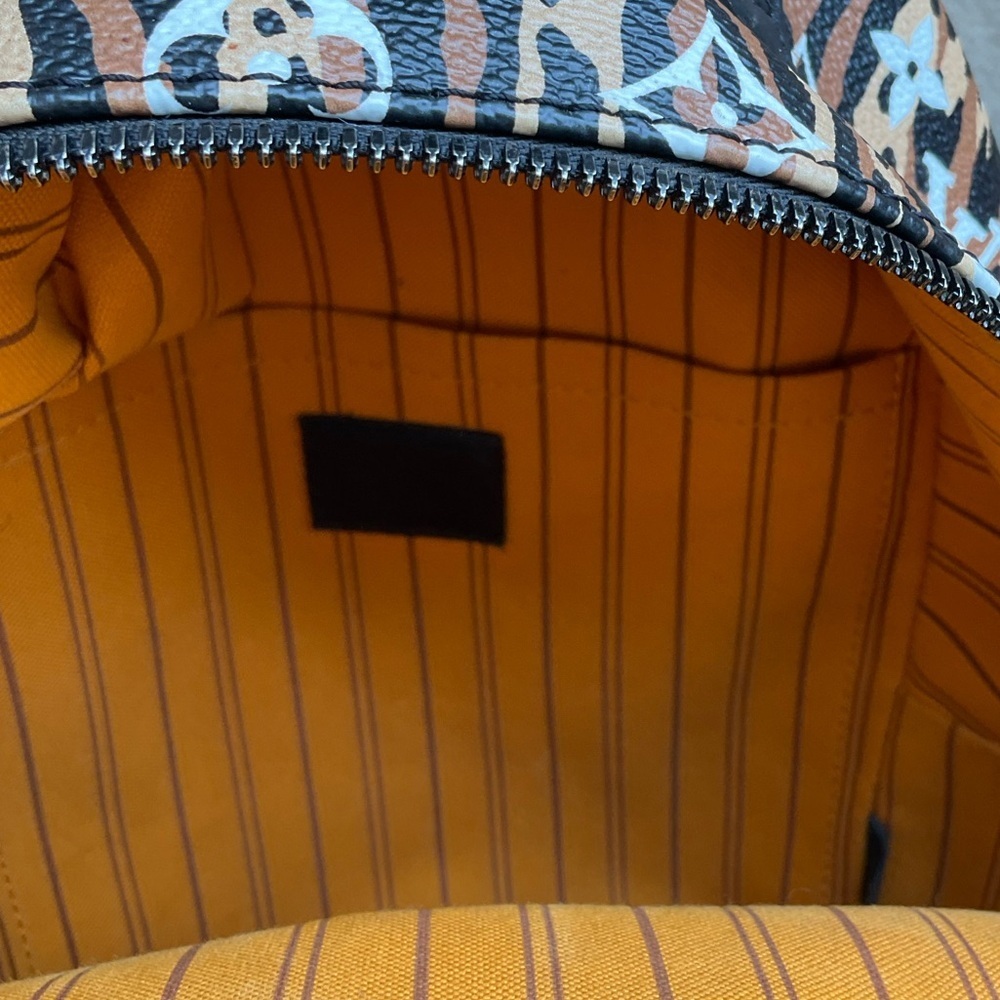 Louis Vuitton Monogram Jungle Palm Springs PM Leopard Backpack​​ - Picture 10 of 15